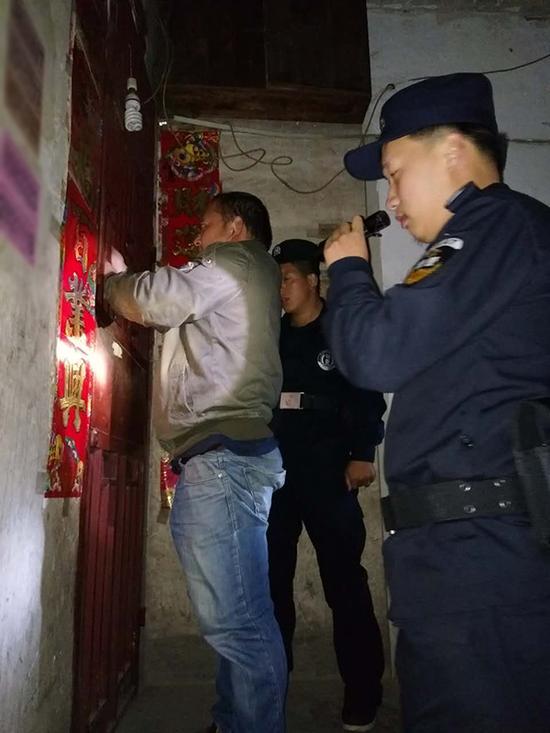 株州粗心妈妈误将幼女锁家中 